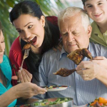 Nỗi lo kém ăn, mất ngủ ở người lớn tuổi