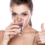 Một ly nước trước khi ngủ - bí quyết đơn giản phòng tai biến mạch máu não